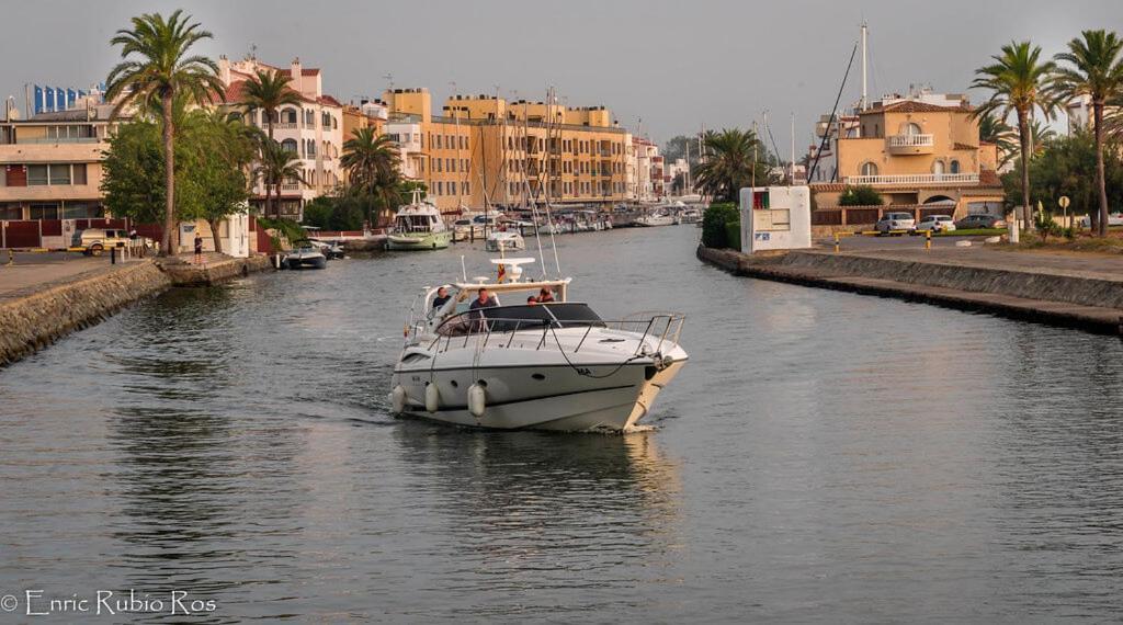Apartamento Vacacional Empuriabrava Exteriér fotografie